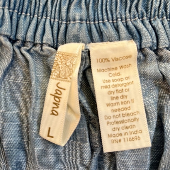 Shorts - Picture 3 of 3